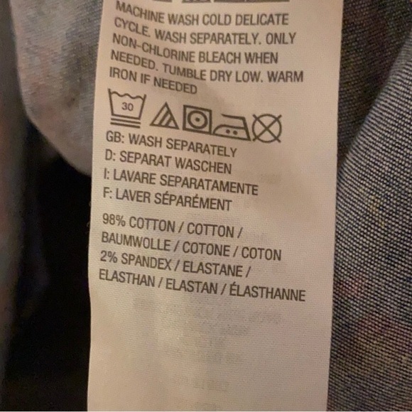 NWT Denim & Co. Printed Denim Notch Collar Cap Sleeve Tunic - Picture 2 of 3